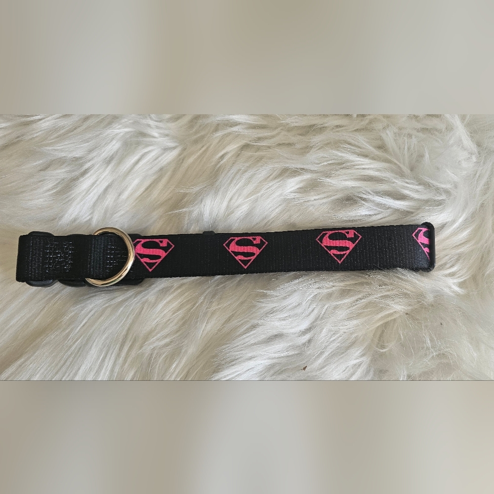 Buckle-Down Plastic Clip Collar - Superman Shield Black/Hot Pink - Large